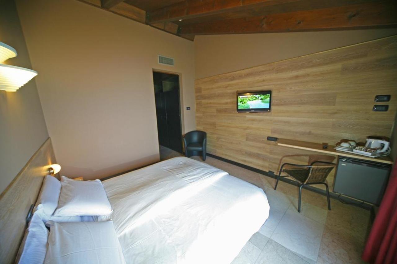 סירמיונה Hotel La Pauel מראה חיצוני תמונה
