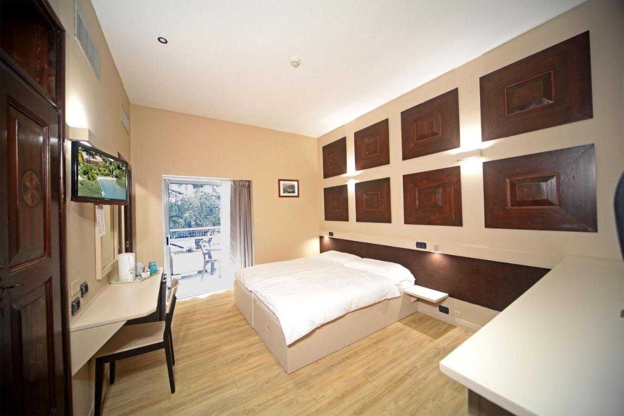 סירמיונה Hotel La Pauel מראה חיצוני תמונה