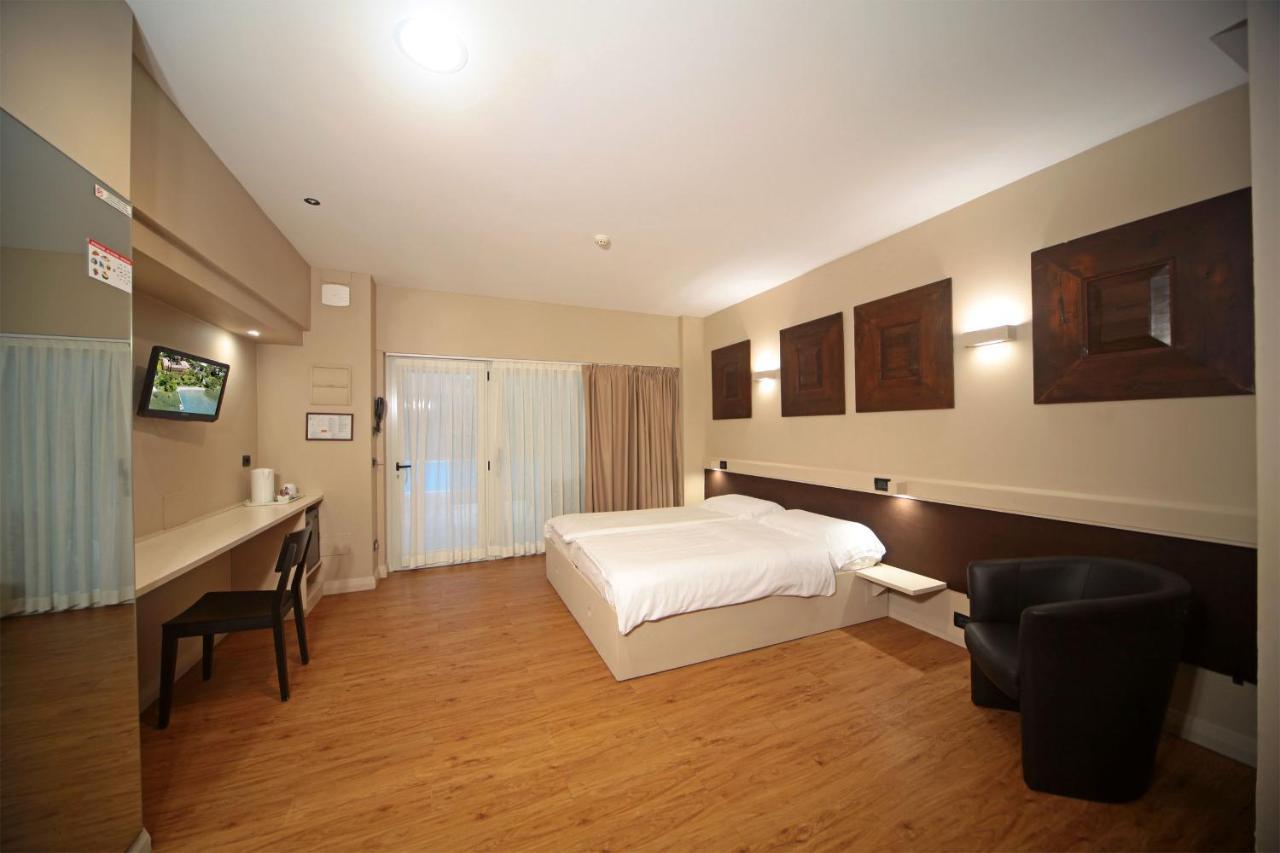 סירמיונה Hotel La Pauel מראה חיצוני תמונה