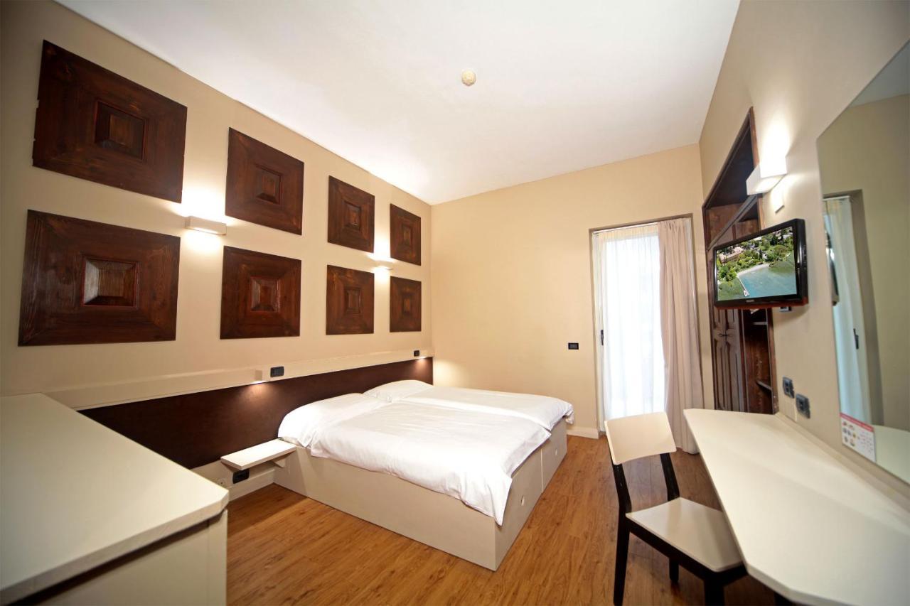 סירמיונה Hotel La Pauel מראה חיצוני תמונה