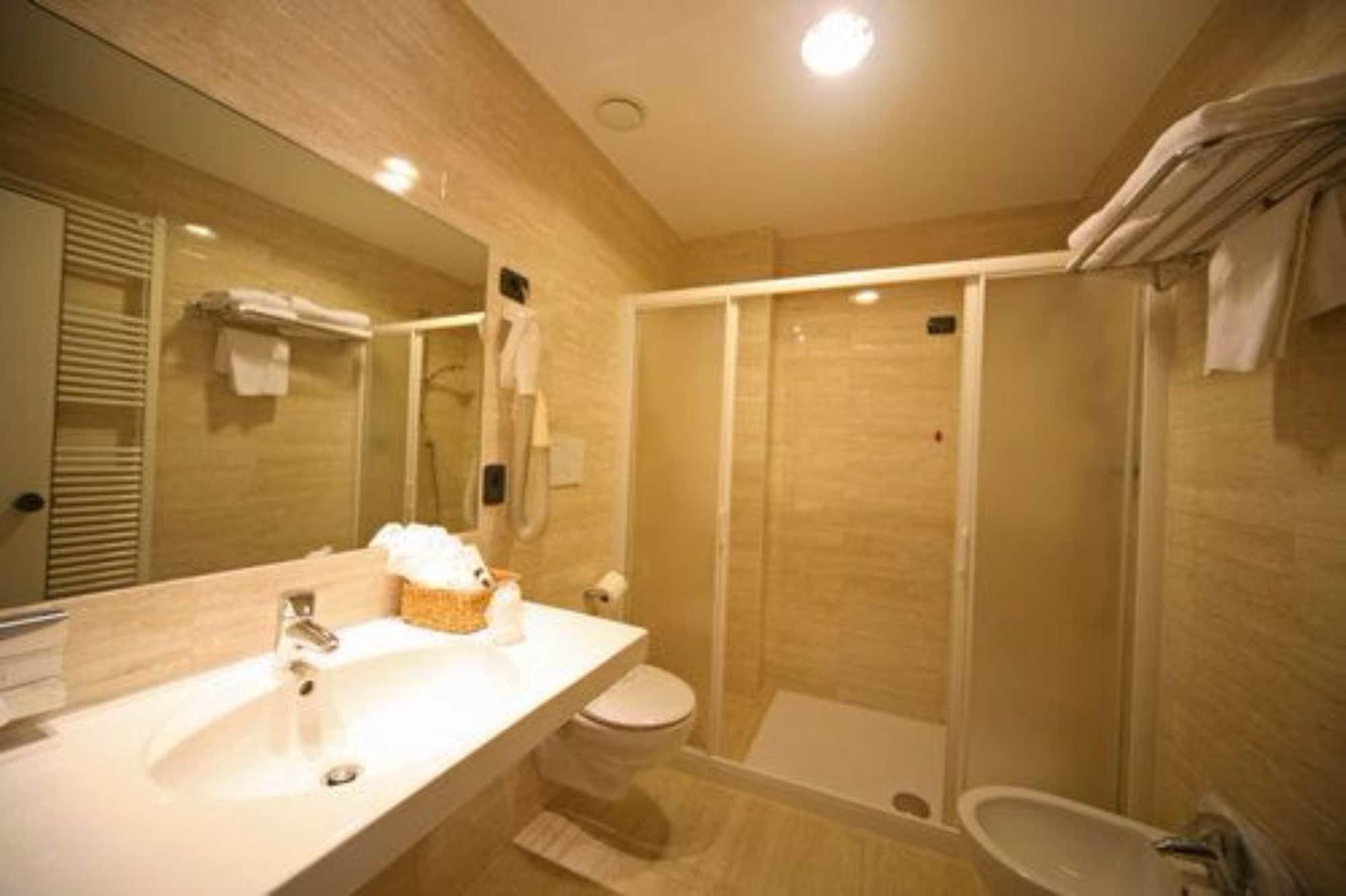 סירמיונה Hotel La Pauel מראה חיצוני תמונה