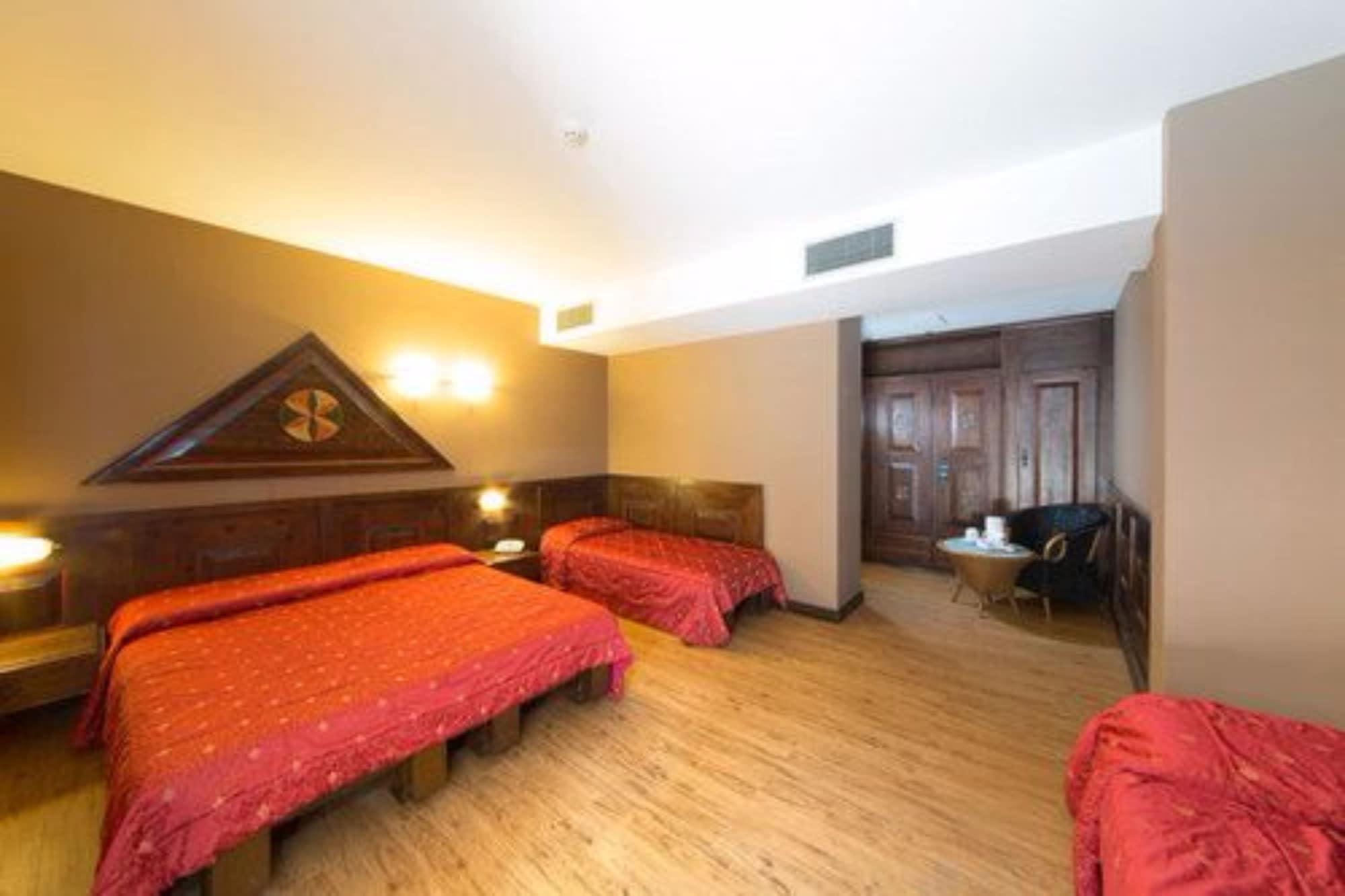 סירמיונה Hotel La Pauel מראה חיצוני תמונה