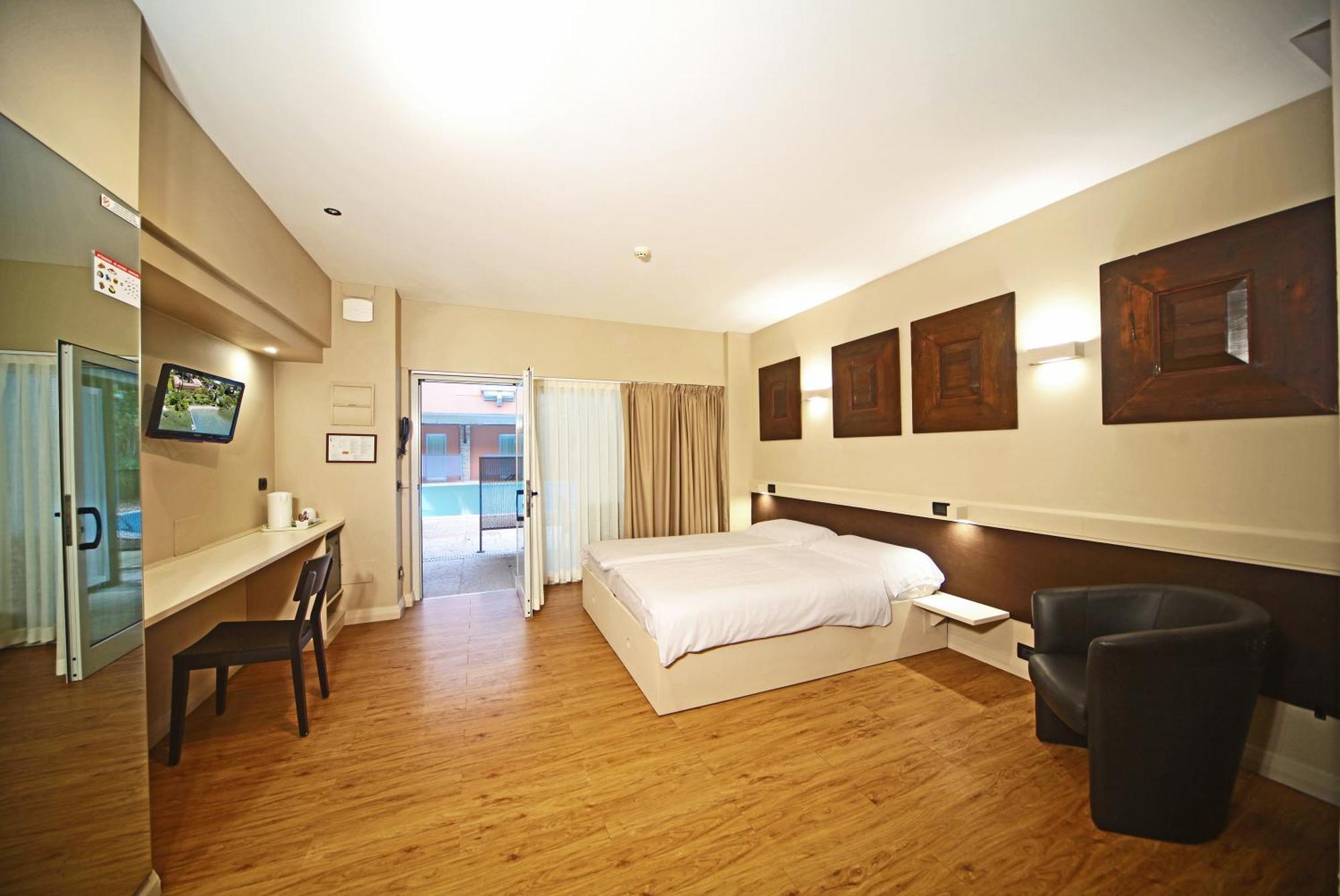 סירמיונה Hotel La Pauel מראה חיצוני תמונה