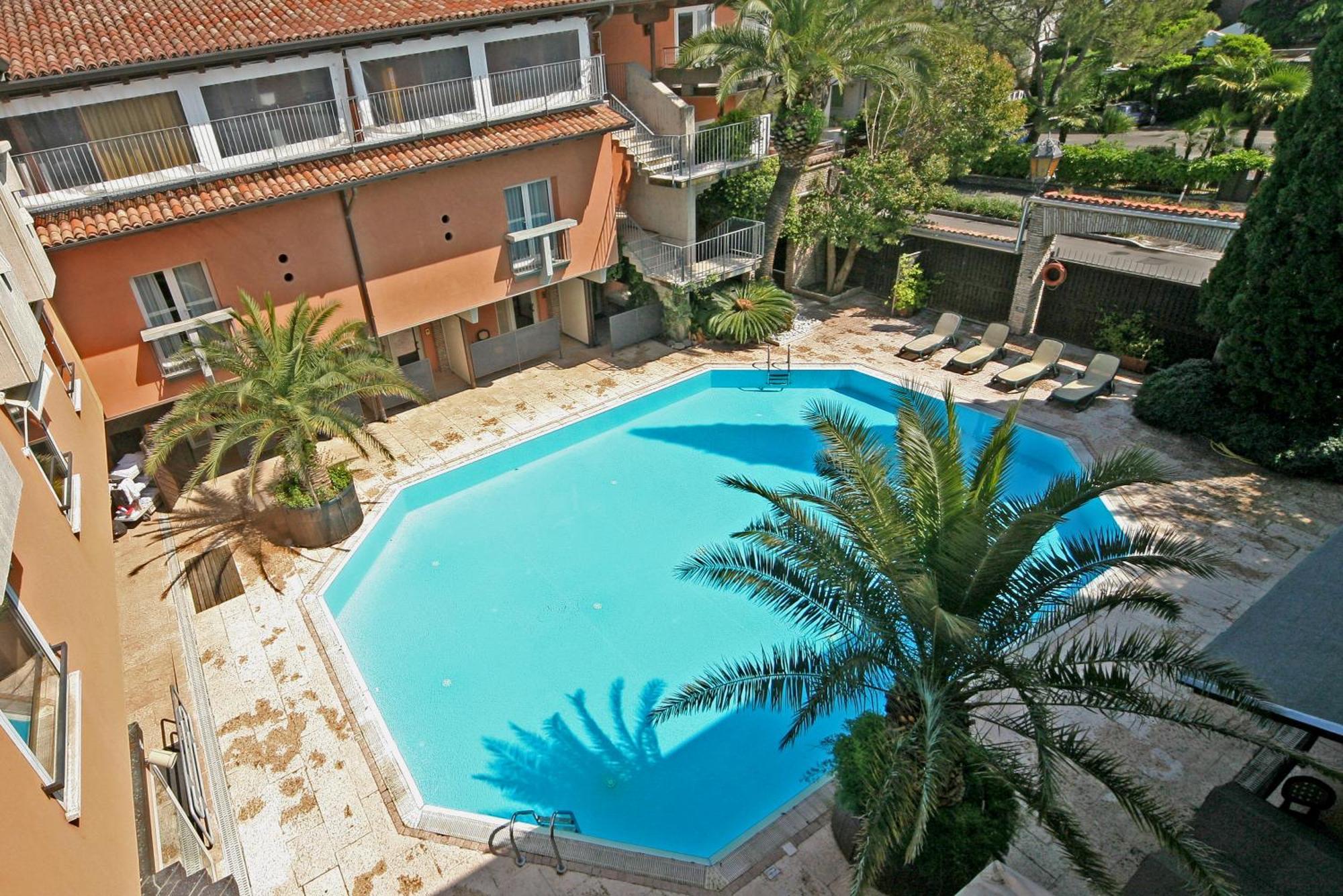 סירמיונה Hotel La Pauel מראה חיצוני תמונה