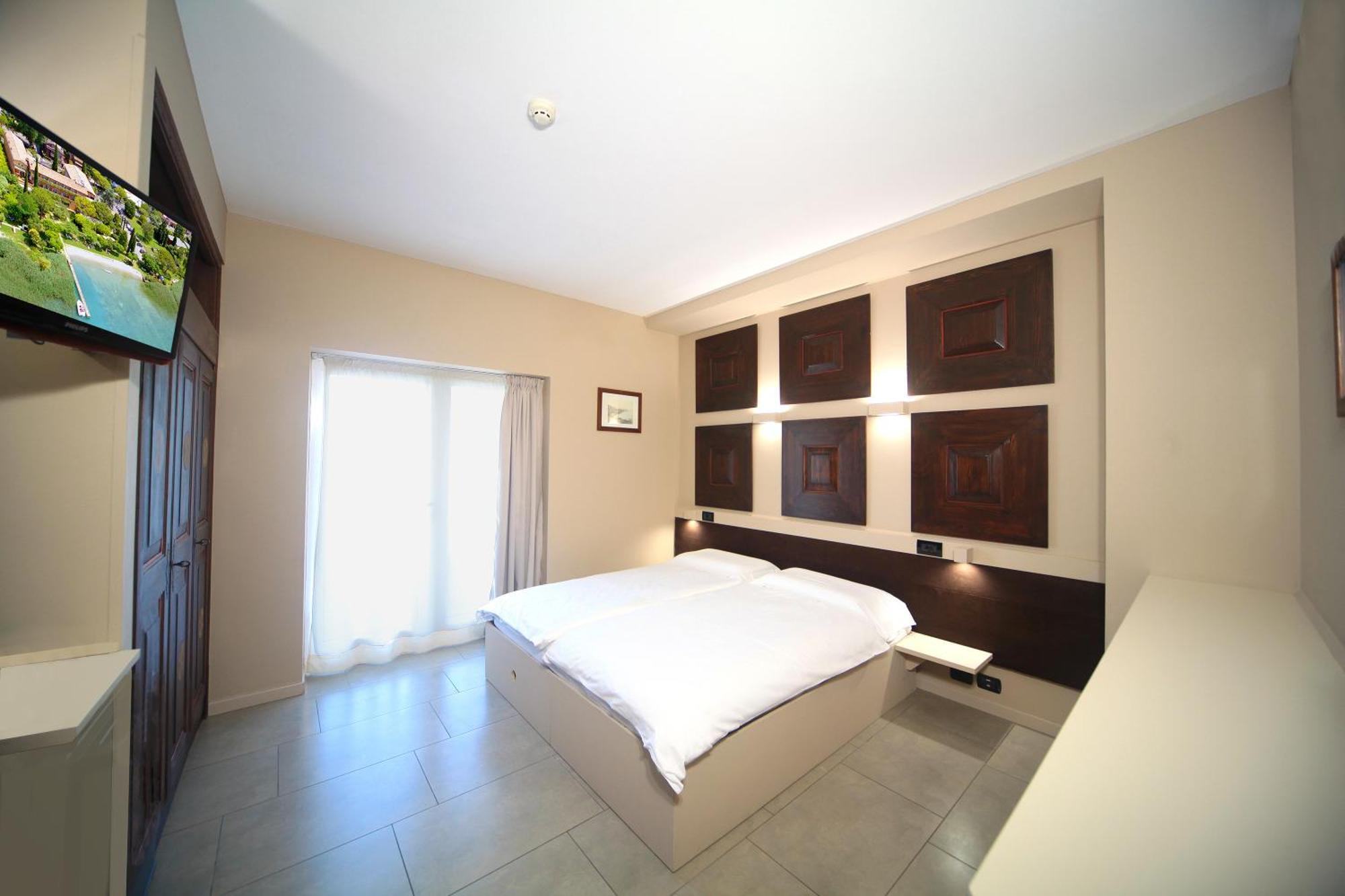 סירמיונה Hotel La Pauel מראה חיצוני תמונה