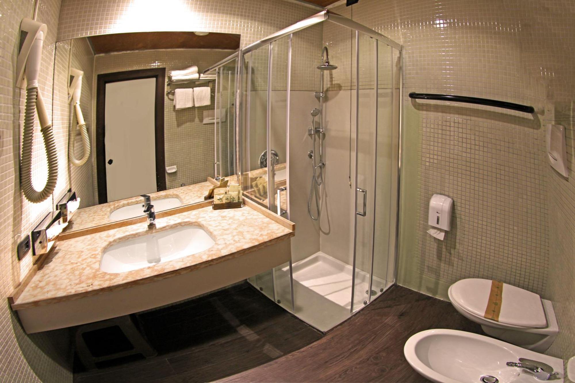 סירמיונה Hotel La Pauel מראה חיצוני תמונה